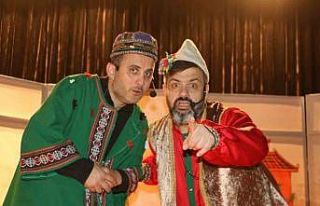 Kavuklu ve Pişekar çocuklarla buluştu