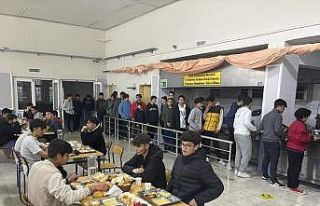 Kaymakam Ertaş, lisede iftar programına katıldı