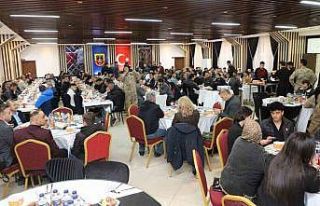 Kaymakam Uğuz, şehit yakınları, gaziler ve yakınlarıyla...