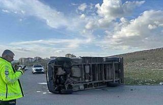 Kayseri’de kamyon devrildi: 1 yaralı