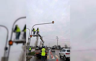 Kaza sonrası dağılan ışığa anında müdahale
