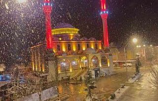 Kış geri döndü, Kastamonu’ya lapa lapa kar yağdı