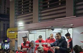 Kızılay Ağrı Şubesi, Kadir Gecesi’nde vatandaşlara...