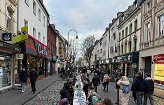 Köln’de yüzlerce kişi sokak iftarında buluştu