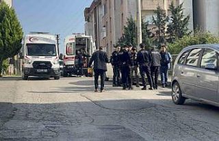 Komşuların silahlı ve sopalı park kavgası kanlı...