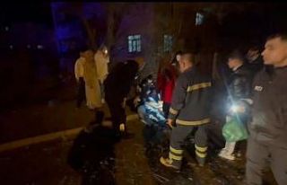 Kontrolden çıkan otomobil ağaca çarptı: 3 yaralı