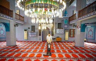 Konyaaltı’nda camilerde bayram temizliği