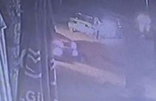 Konya’da otomobilin altında kalan yayayı vatandaşlar...