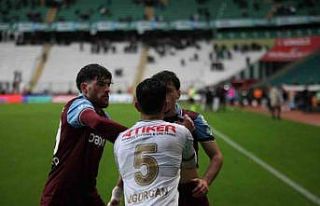 Konyaspor - Trabzonspor maçının uzatma dakikalarında...