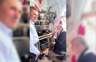 Köye telsiz sistemi kurdu, dünya ile haberleşiyor