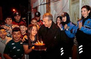 Küçük kıza emniyetten doğum günü sürprizi