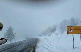 Kütahya Domaniç’te kar ve buzlanma trafiği aksatıyor