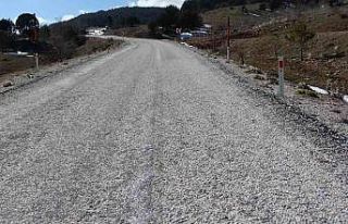 Kütahya’da köy yolları yenilendi, güvenli ve...