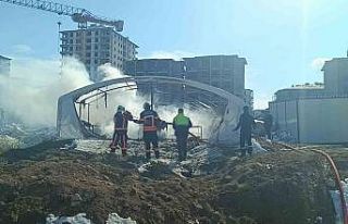 Malatya’da çadır depo yangınında maddi hasar...