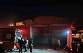 Malatya’da park halindeki 2 araç yanarak kullanılamaz...