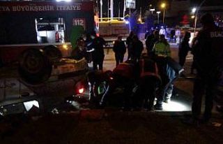 Malatya’da refüje çarpan otomobil devrilip ters...