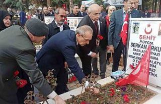 Malatya’da şehitlikte buruk bayramlaşma
