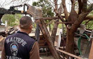 Maltepe’de dere yatağındaki kaçak yapılaşmalar...