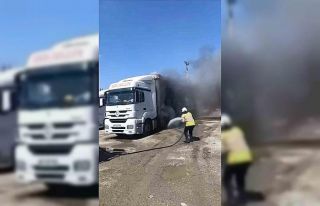 Mardin’de park halindeki iki tır alev alev yandı
