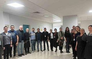 MEAH’ta yönetim ekibi, iftarda çalışanlarla...