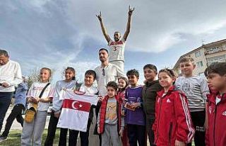 Merih Demiral, Bolu’daki ‘Bozkurt’ heykelinin...