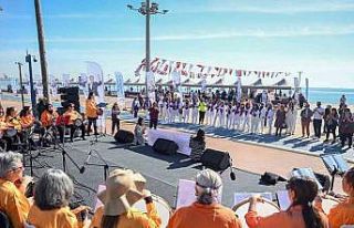 Mersin’de kadınlar ’Kadınlar Günü’nü kutladı