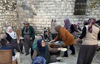 Mersin’de köy sakinlerinden imece usulü iftar
