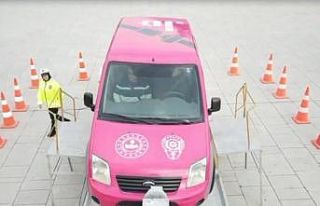 Meydana konan simülasyon aracıyla emniyet kemerinin...