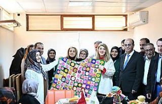 Milletvekili Ölmeztoprak ve Başkan Geçit, kadın...