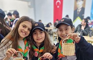 Minik izciler rattan bambu ile sepet yaptı