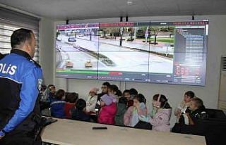 Minik öğrencilerden Emniyet Müdürlüğüne ziyaret