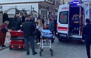 Motosiklet ile otomobil kafa kafaya çarpıştı:...