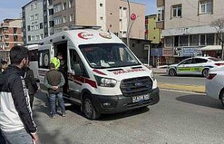 Motosiklet sürücüsü yayaya çarptı