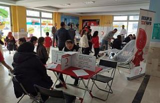 Öğrencilerden Ramazan ayı öncesi azalan kan stoklarına...