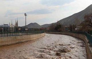 Oltu Çayı yine coşmaya başladı