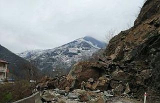Ordu’da heyelan: Karayolu ulaşıma kapandı