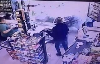 Ordu’da kontrolden çıkan otomobil markete daldı:...