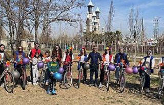 Osmaniye’de kadınlar günü nedeniyle bisiklet...