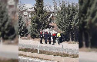 Otomobil takla atarak şarampole yuvarlandı