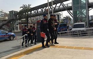 Otomobile asit döktü, hiç olmamış gibi yoluna...