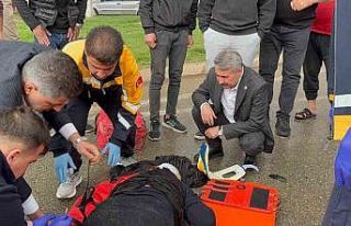 Otomobilin çarptığı yaşlı kadına ilk müdahaleyi...