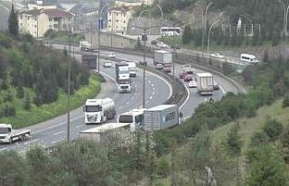 Otoyolda bayram tatili dolayısıyla akıcı yoğunluk...