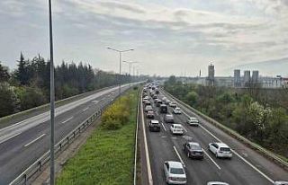 Otoyolda uzun kuyruklar oluştu