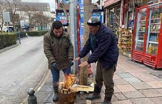 (ÖZEL) Dün kısa kollu ile gezen vatandaşlar bugün...