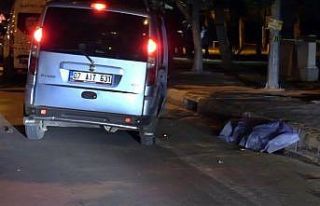 Özel halk otobüsüyle çarpışan araçtan yola...