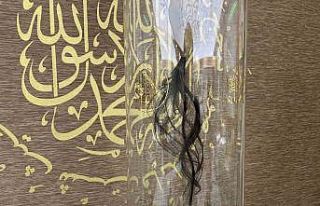 Özer Celep ‘Kutsal Emanetlerin’ bakımını yapıyor