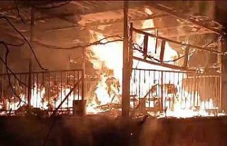 Peş peşe patlamaların ardından alevler yükseldi