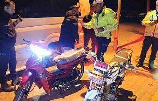 Polisten motosikletli gençlere abart egzoz baskını