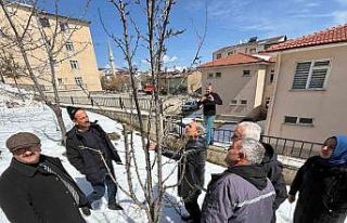 Refahiye’de budama eğitimi
