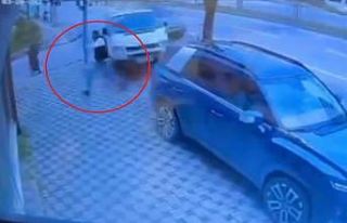 Refleksiyle hayatta kaldı, 2 araç arasında sıkışmaktan...